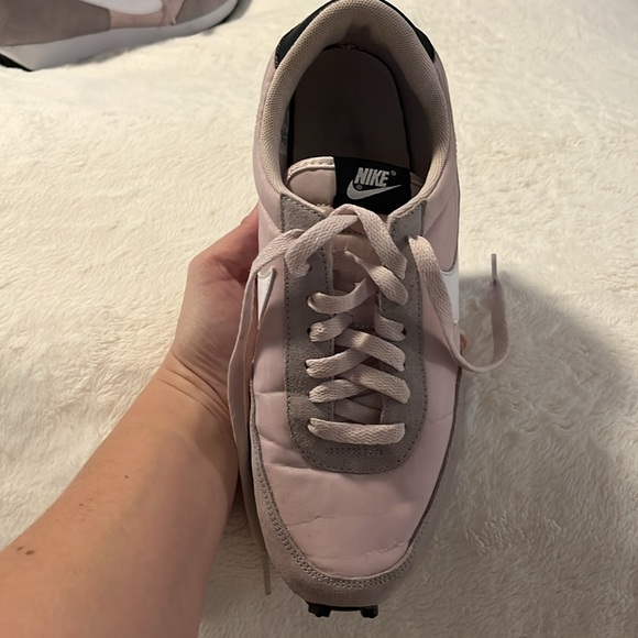 NIKE DAYBREAK Sneakers in Barely Rose US 9 WORN 1x - Picture 7 of 12